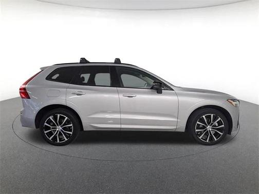 2023 Volvo XC60 B5 Plus Dark Theme