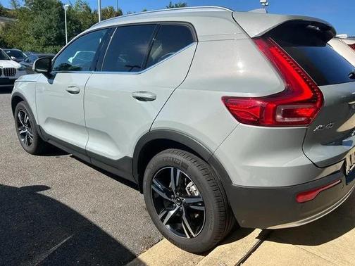 2025 Volvo XC40 B5 Core Bright Theme