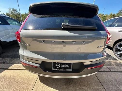2025 Volvo XC40 B5 Core Bright Theme