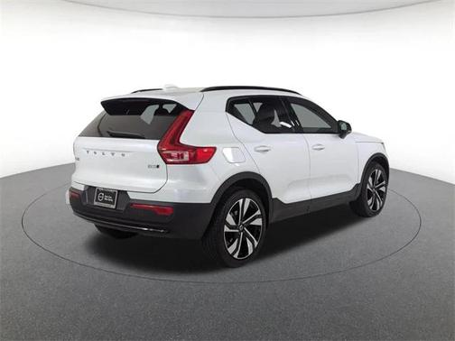 2024 Volvo XC40 B5 Plus Dark Theme