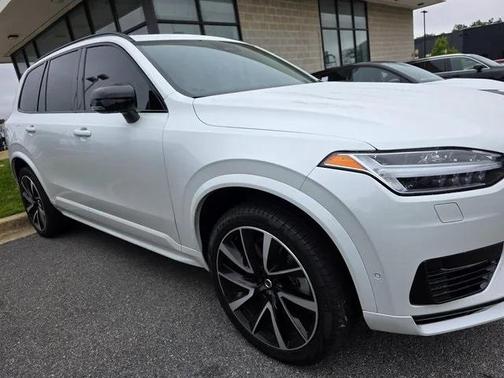 2023 Volvo XC90 Recharge Plug-In Hybrid T8 Plus Dark Theme 7-Seater
