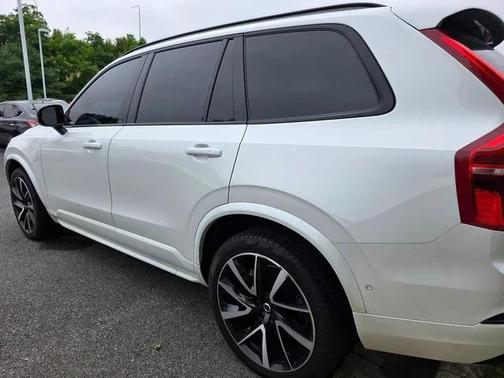 2023 Volvo XC90 Recharge Plug-In Hybrid T8 Plus Dark Theme 7-Seater