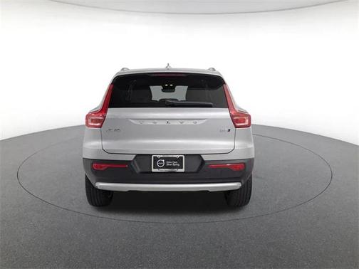 2023 Volvo XC40 B5 Plus Bright Theme