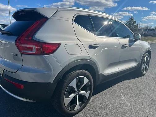 2023 Volvo XC40 B5 Plus Bright Theme