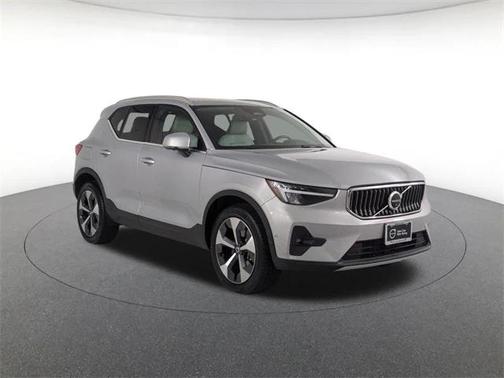 2023 Volvo XC40 B5 Plus Bright Theme