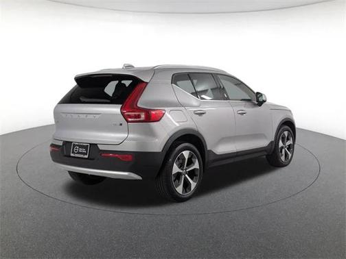 2023 Volvo XC40 B5 Plus Bright Theme