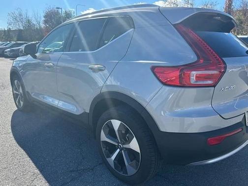 2023 Volvo XC40 B5 Plus Bright Theme