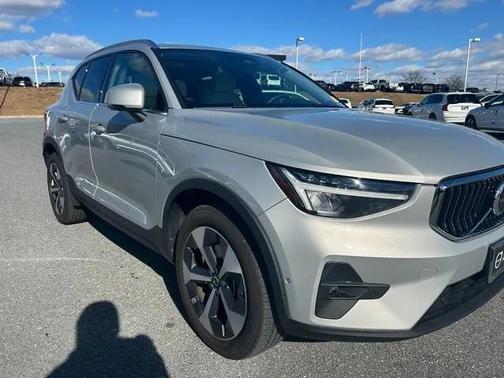 2023 Volvo XC40 B5 Plus Bright Theme