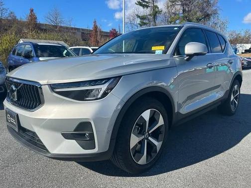 2023 Volvo XC40 B5 Plus Bright Theme
