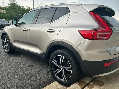 2023 Volvo XC40 B5 Plus Bright Theme