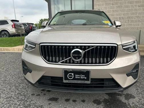 2023 Volvo XC40 B5 Plus Bright Theme