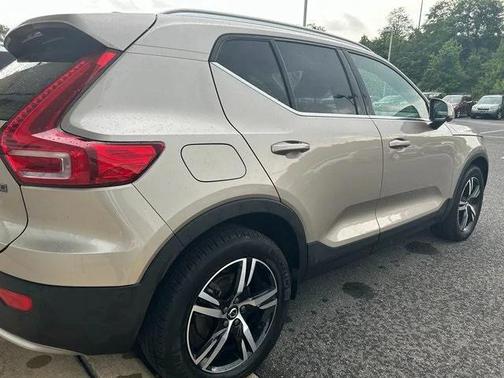 2023 Volvo XC40 B5 Plus Bright Theme