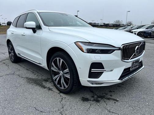 Crystal White Metallic 2023 Volvo XC60 B5 Plus Bright Theme