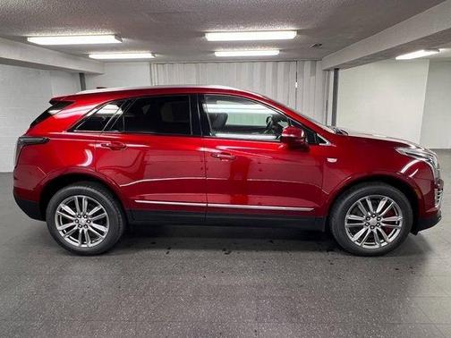 2025 Cadillac XT5 Sport