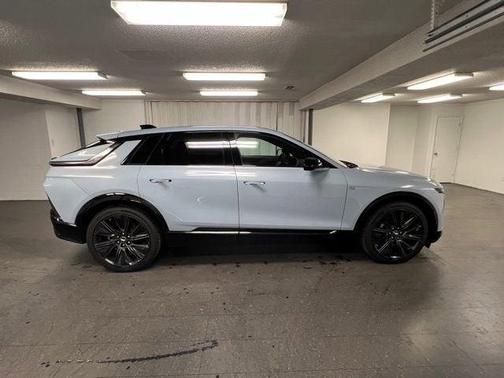 2025 Cadillac LYRIQ Sport