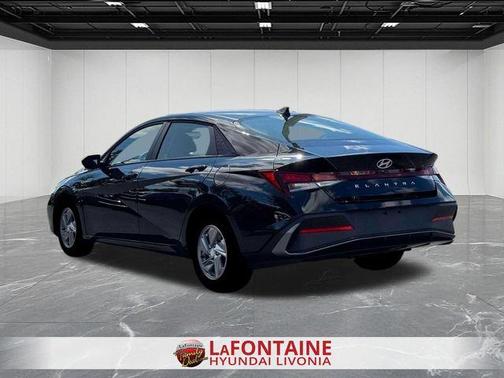 Black 2026 Hyundai ELANTRA SE