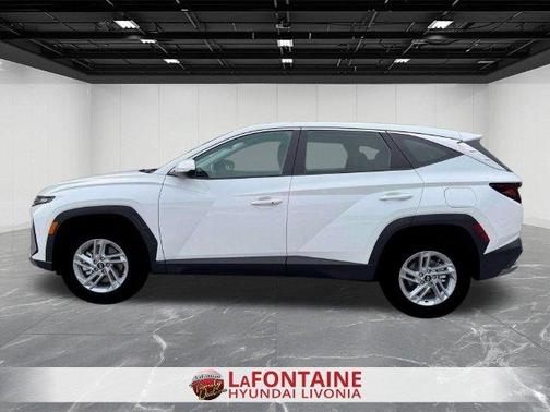 White Pearl 2026 Hyundai TUCSON SE