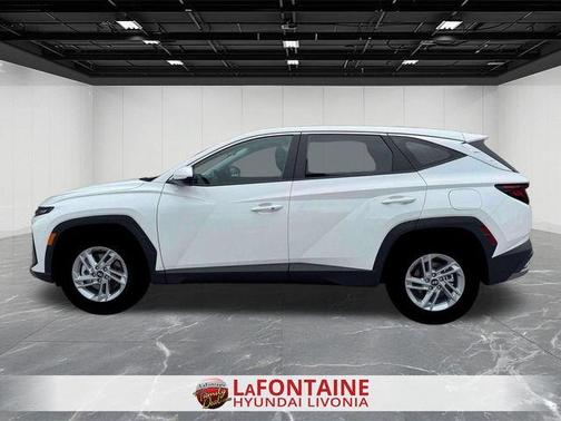 White Pearl 2026 Hyundai TUCSON SE