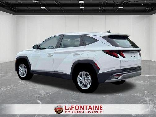 White Pearl 2026 Hyundai TUCSON SE