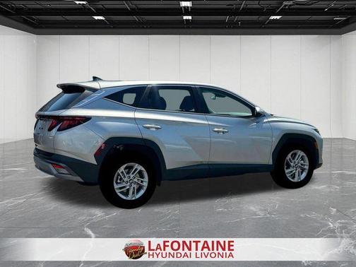 Shimmering Silver 2026 Hyundai TUCSON SE