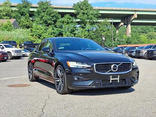 2019 Volvo S60 T6 R-Design