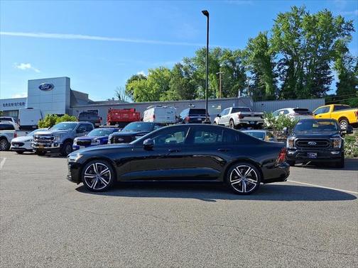 2019 Volvo S60 T6 R-Design