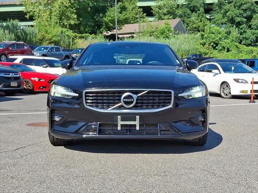 2019 Volvo S60 T6 R-Design