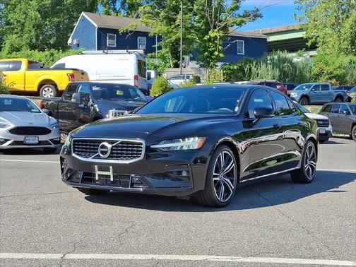2019 Volvo S60 T6 R-Design