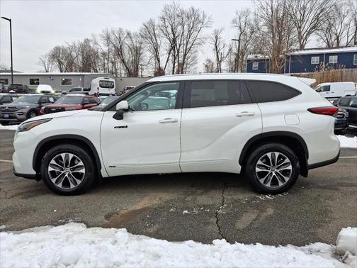 2021 Toyota Highlander Hybrid XLE