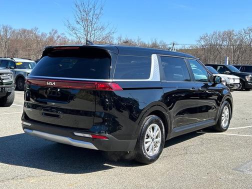 Aurora Black Pearl 2024 Kia Carnival LX