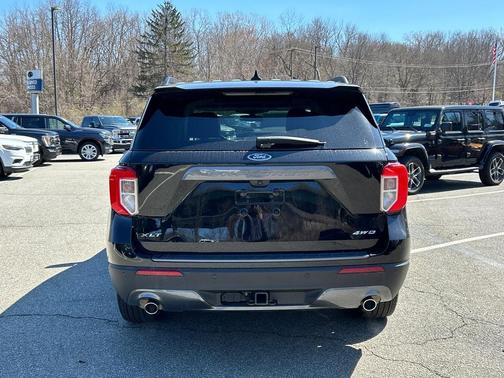 AGATE BLACK METALLIC 2023 Ford Explorer XLT