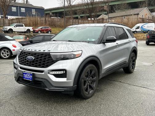 Iconic Silver Metallic 2023 Ford Explorer ST-Line