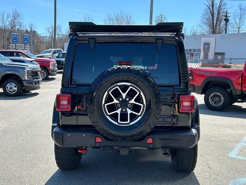 Black Clearcoat 2024 Jeep Wrangler Rubicon