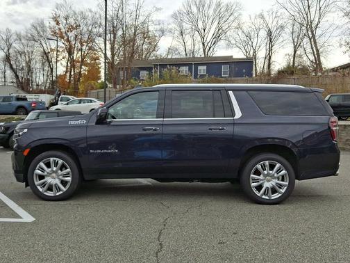 2022 Chevrolet Suburban 4WD High Country