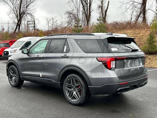 CARBONIZED GRAY MET 2026 Ford Explorer ST-Line