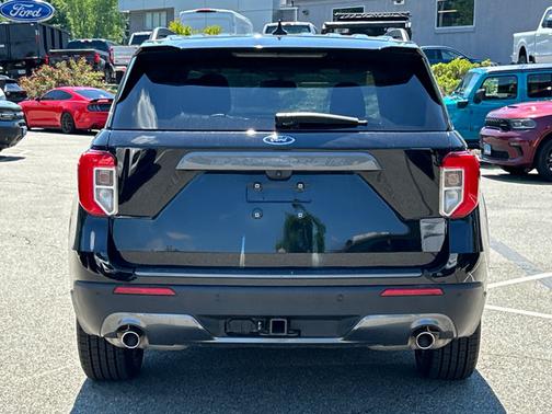 AGATE BLACK METALLIC 2023 Ford Explorer XLT