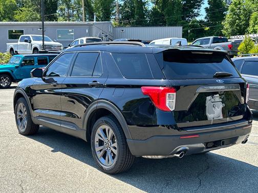 AGATE BLACK METALLIC 2023 Ford Explorer XLT