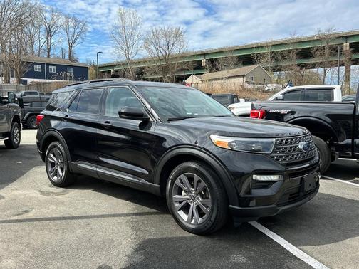 AGATE BLACK METALLIC 2023 Ford Explorer XLT