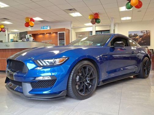 2017 Ford Shelby GT350 Base