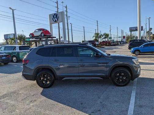 2025 Volkswagen Atlas 2.0T Peak Edition