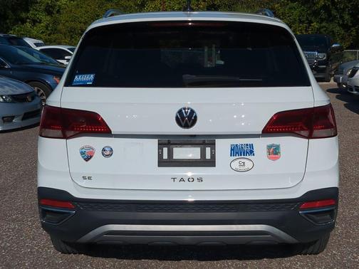 Pure White 2023 Volkswagen Taos 1.5T SE
