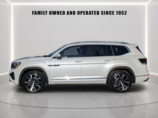 Pure White 2018 Volkswagen Tiguan 2.0T SE