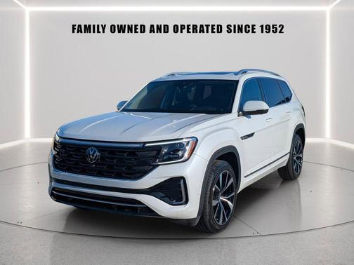 Pure White 2018 Volkswagen Tiguan 2.0T SE