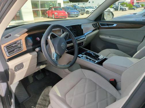 Platinum Gray Metallic 2024 Volkswagen Atlas 2.0T SE w/Technology