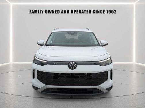 Pure White 2025 Volkswagen Tiguan 2.0T S