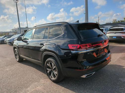 Deep Black Pearl 2025 Volkswagen Atlas 2.0T SE