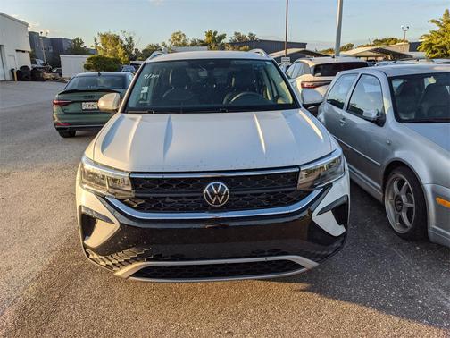 2023 Volkswagen Taos 1.5T SE