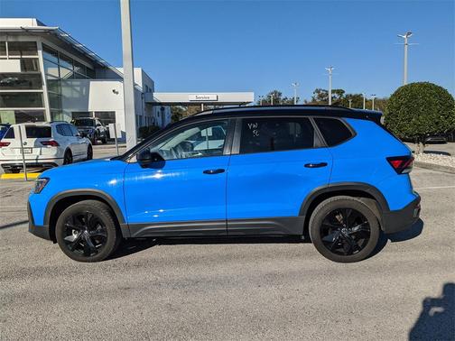 2025 Volkswagen Taos 1.5T SE Black