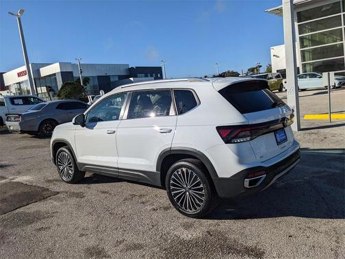 2025 Volkswagen Taos 1.5T SE