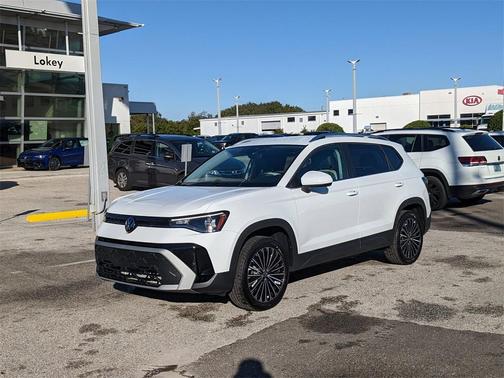 2025 Volkswagen Taos 1.5T SE